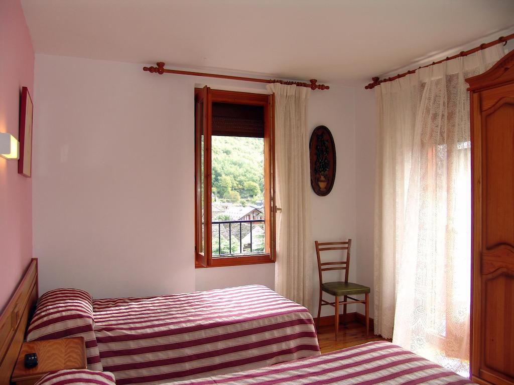 Hostal Pirineos Sarvisé Room photo