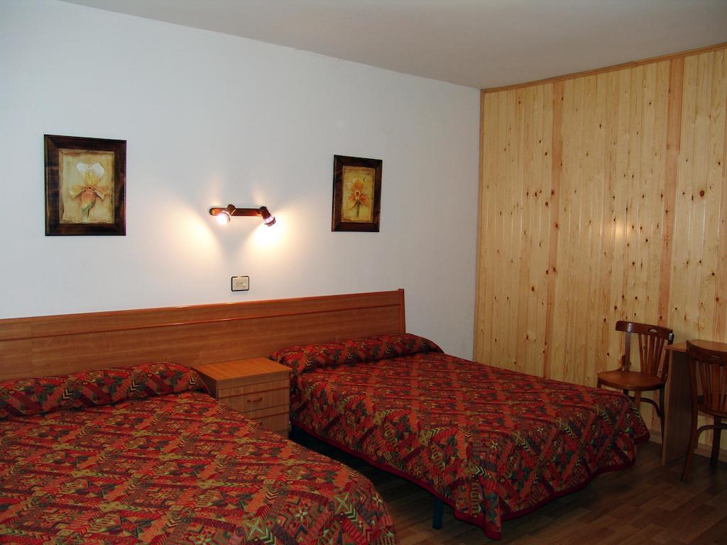 Hostal Pirineos Sarvisé Room photo